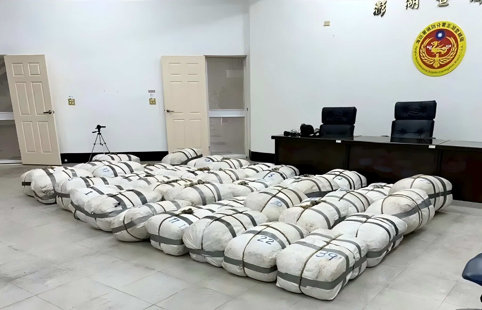 火光冲天！一油轮深夜突遭袭击！……每天三分钟，知晓航运事