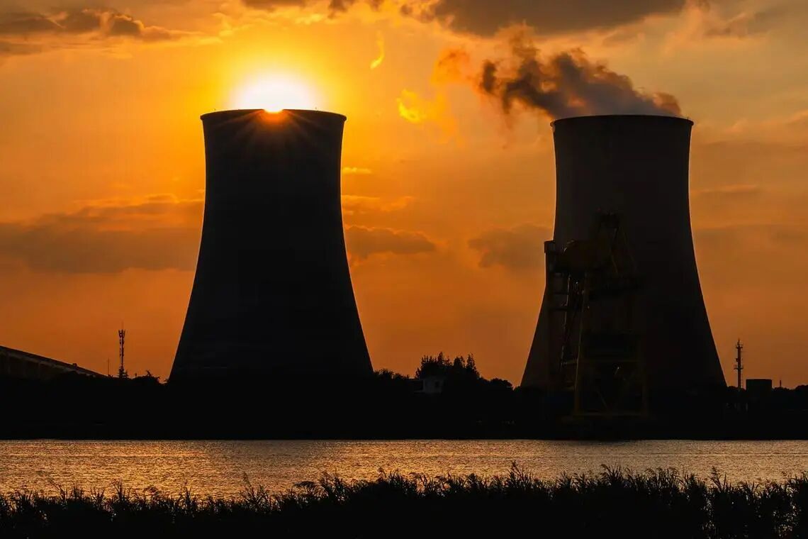 全球约20%的液化天然气供应中断，世界各地燃煤电厂重新启动，放大煤炭价格波动