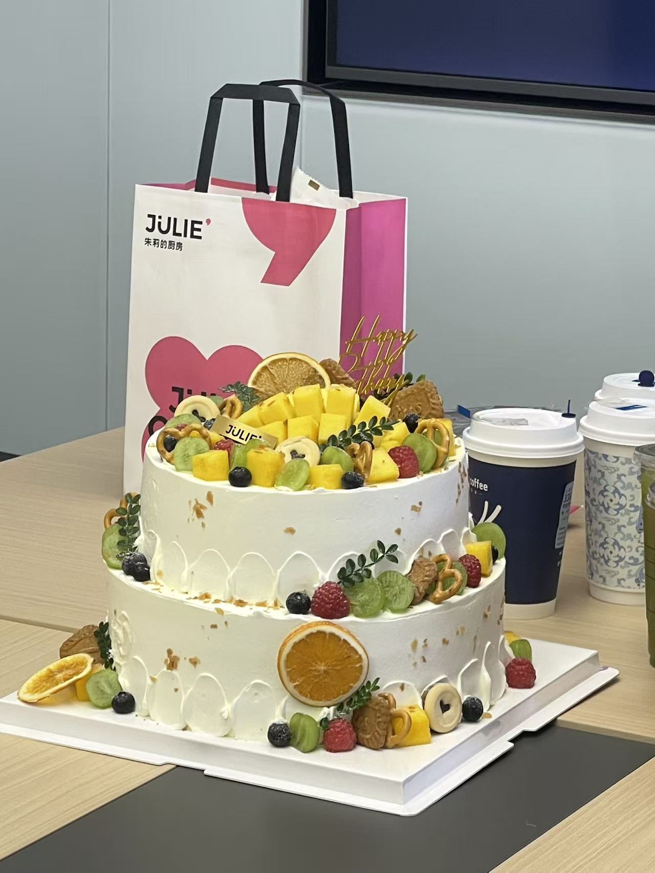 秋日序曲，生日快乐 | 10月员工生日会